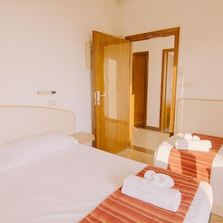 Hotel Beverly Rimini Esterno foto
