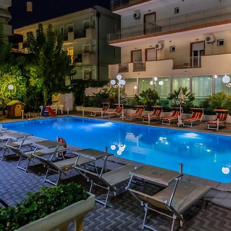 Hotel Beverly Rimini Esterno foto
