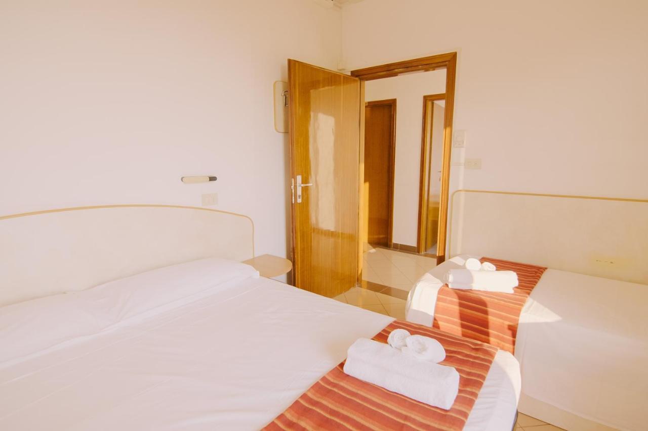 Hotel Beverly Rimini Esterno foto