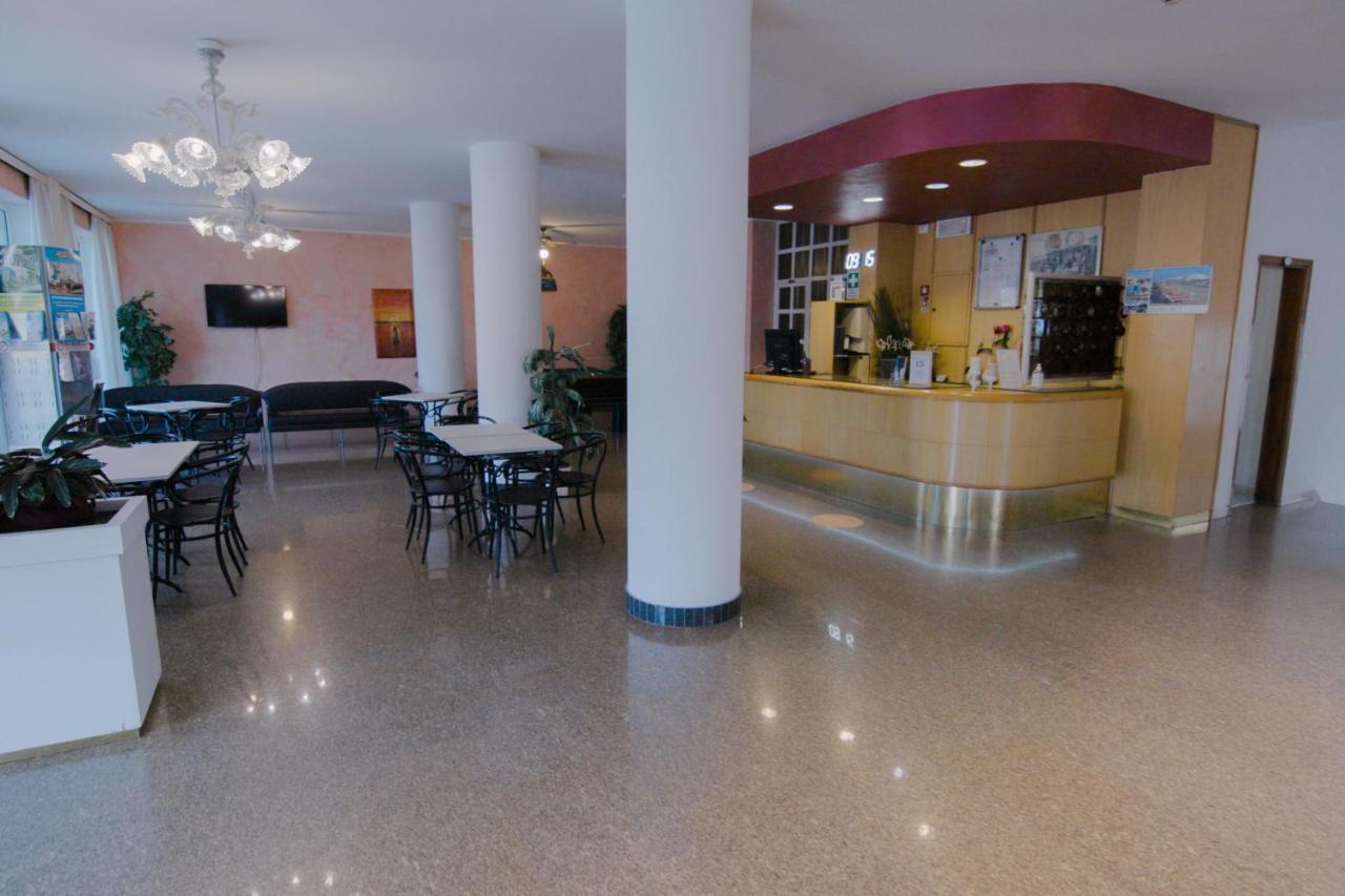 Hotel Beverly Rimini Esterno foto