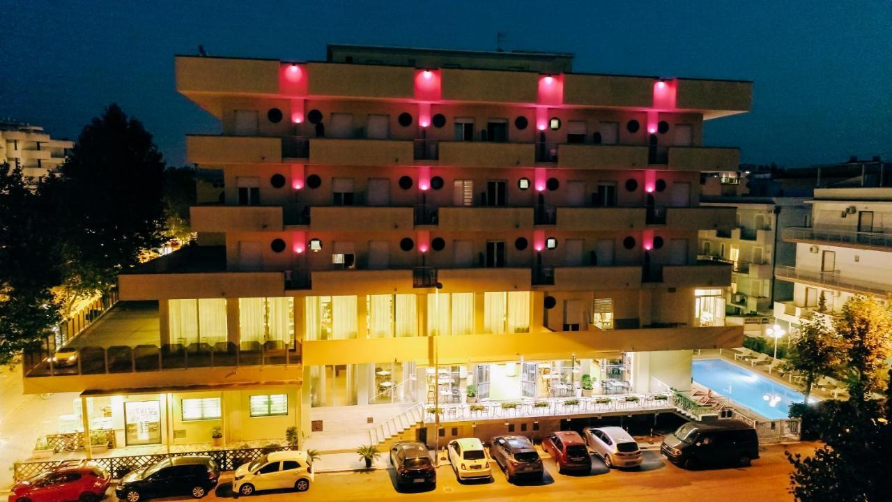 Hotel Beverly Rimini Esterno foto