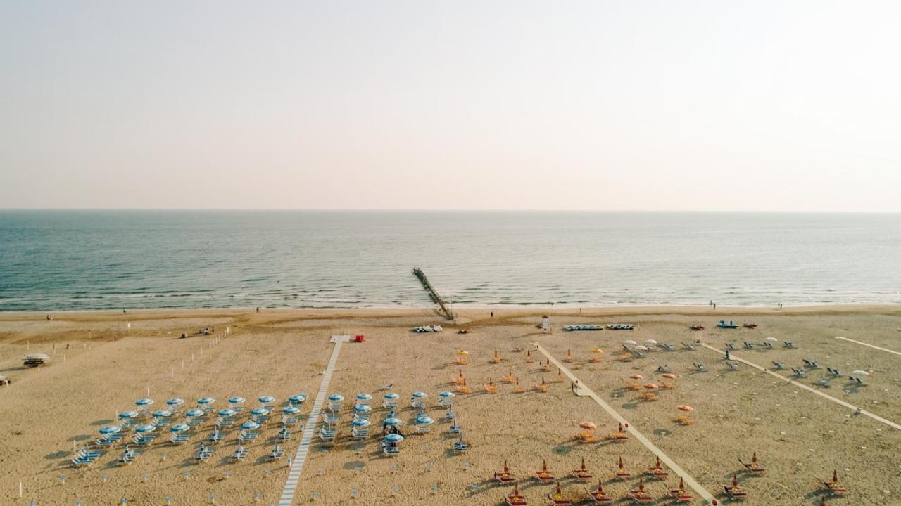 Hotel Beverly Rimini Esterno foto