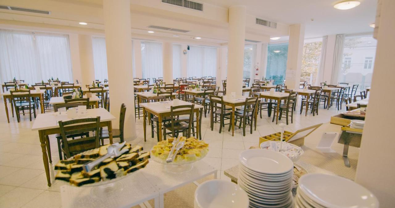 Hotel Beverly Rimini Esterno foto