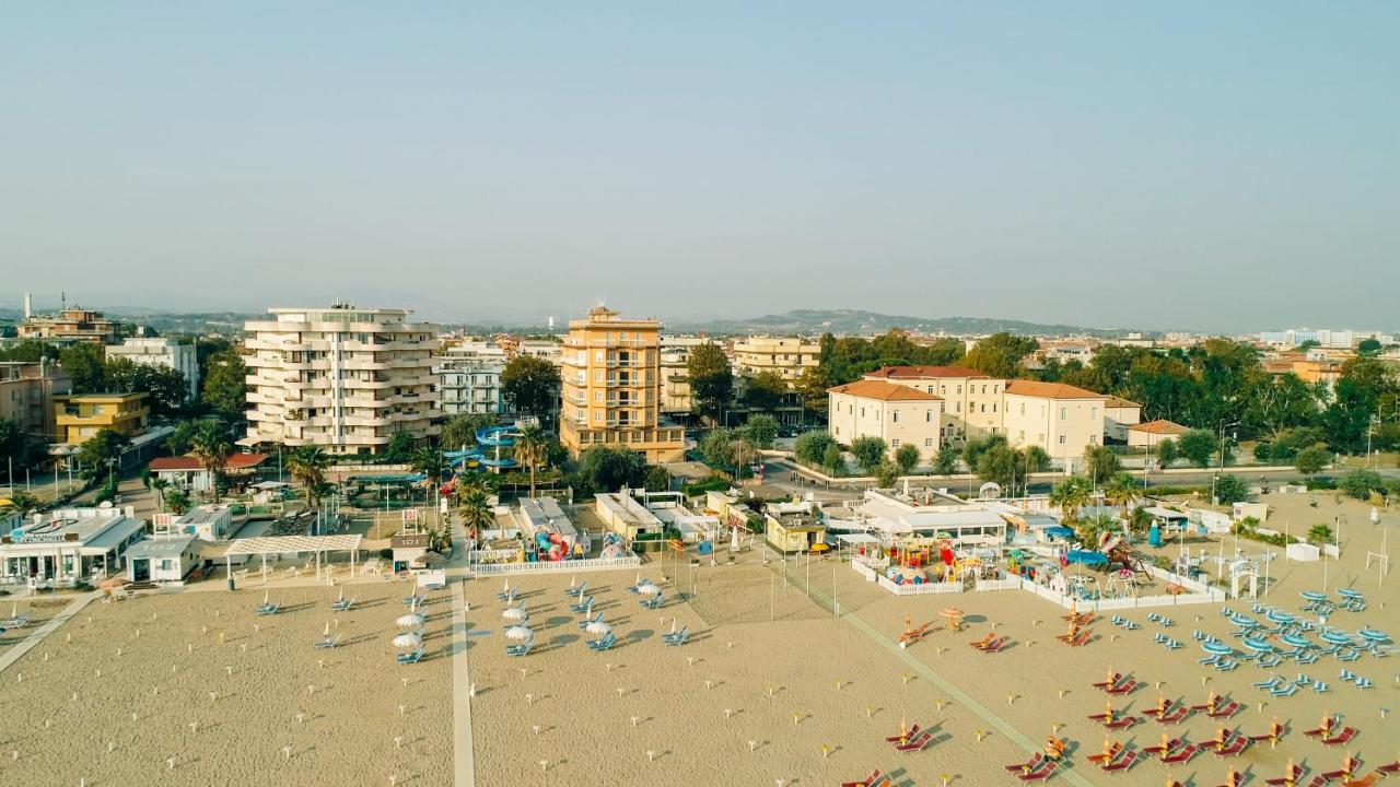 Hotel Beverly Rimini Esterno foto