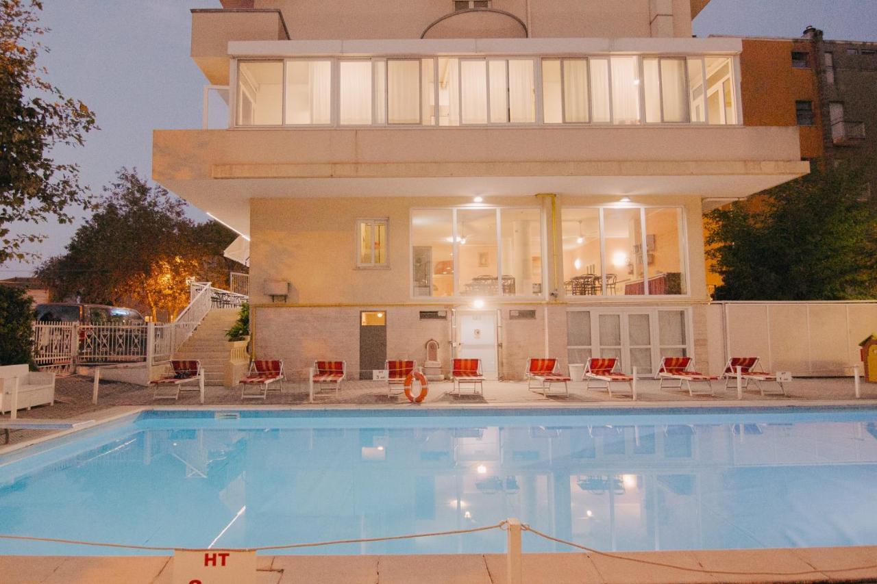 Hotel Beverly Rimini Esterno foto