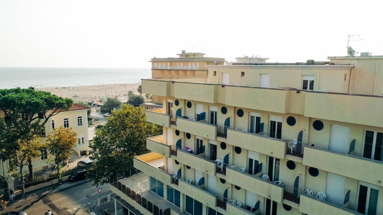 Hotel Beverly Rimini Esterno foto
