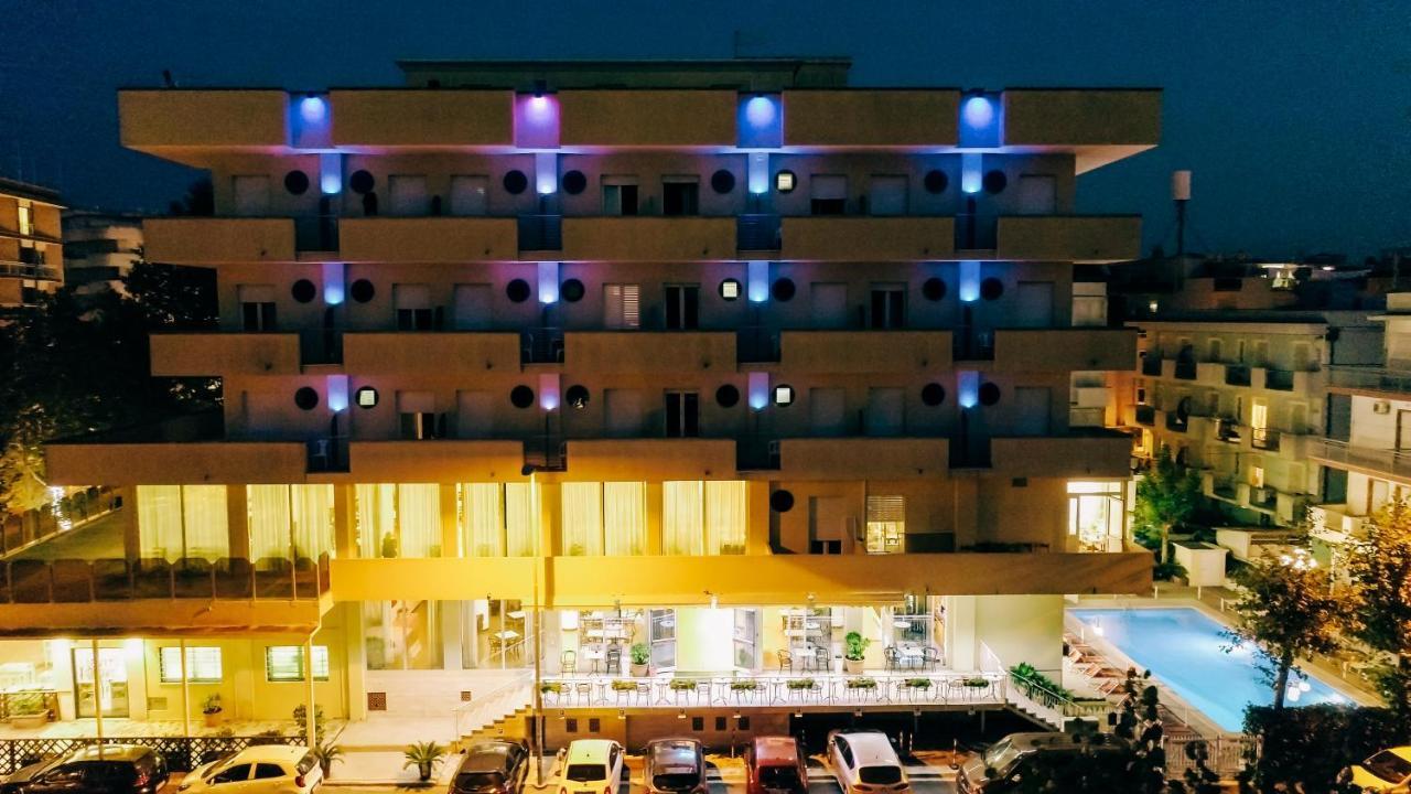 Hotel Beverly Rimini Esterno foto