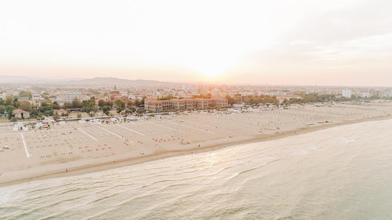 Hotel Beverly Rimini Esterno foto