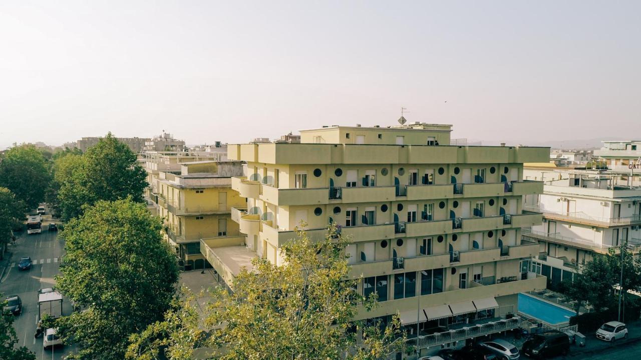 Hotel Beverly Rimini Esterno foto