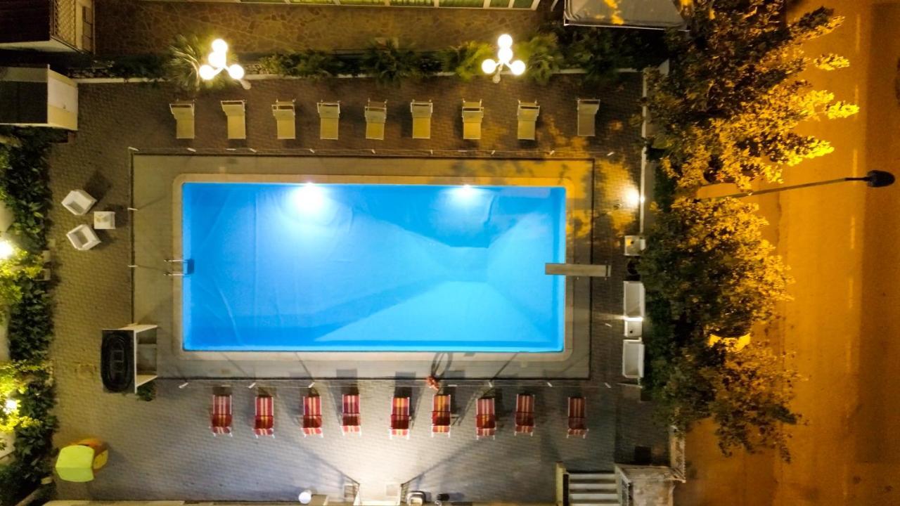Hotel Beverly Rimini Esterno foto