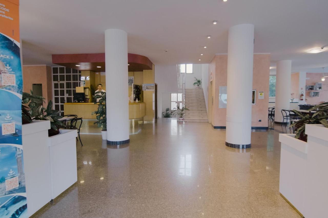 Hotel Beverly Rimini Esterno foto