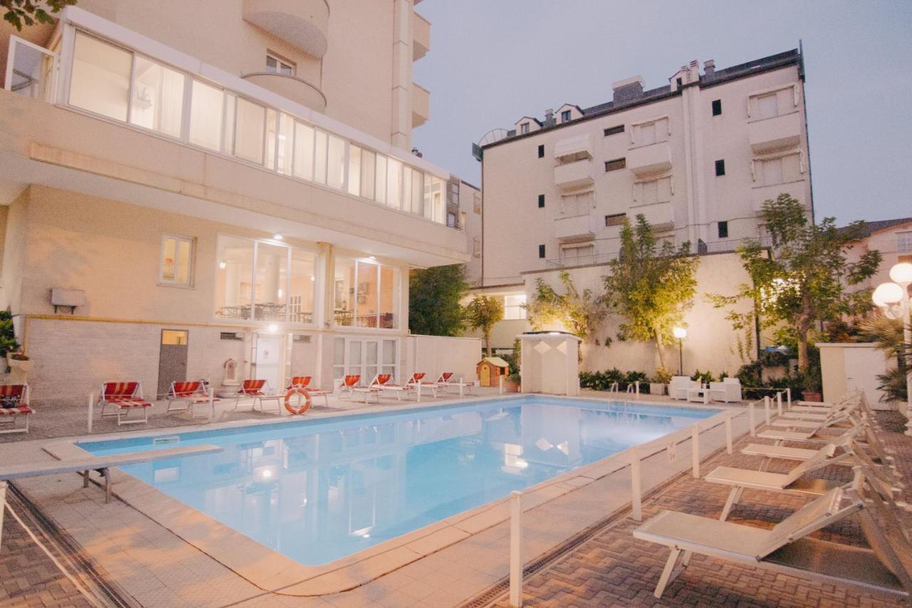 Hotel Beverly Rimini Esterno foto