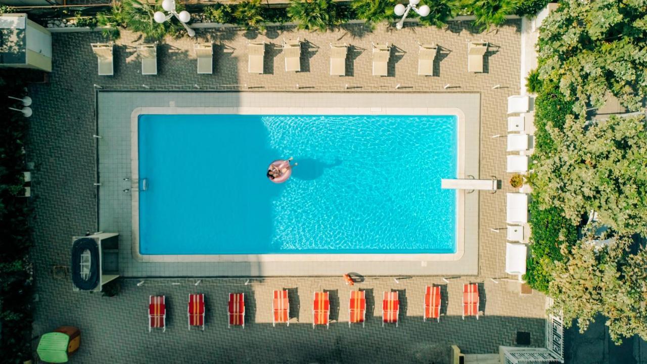 Hotel Beverly Rimini Esterno foto