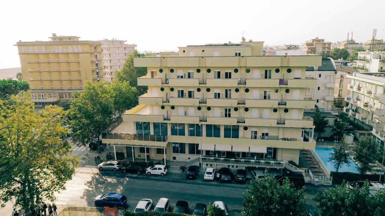 Hotel Beverly Rimini Esterno foto