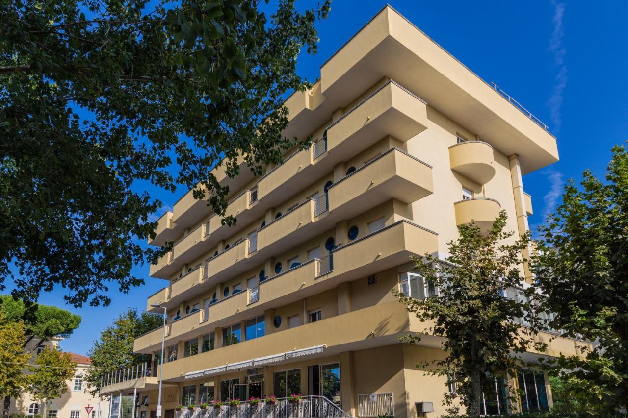 Hotel Beverly Rimini Esterno foto