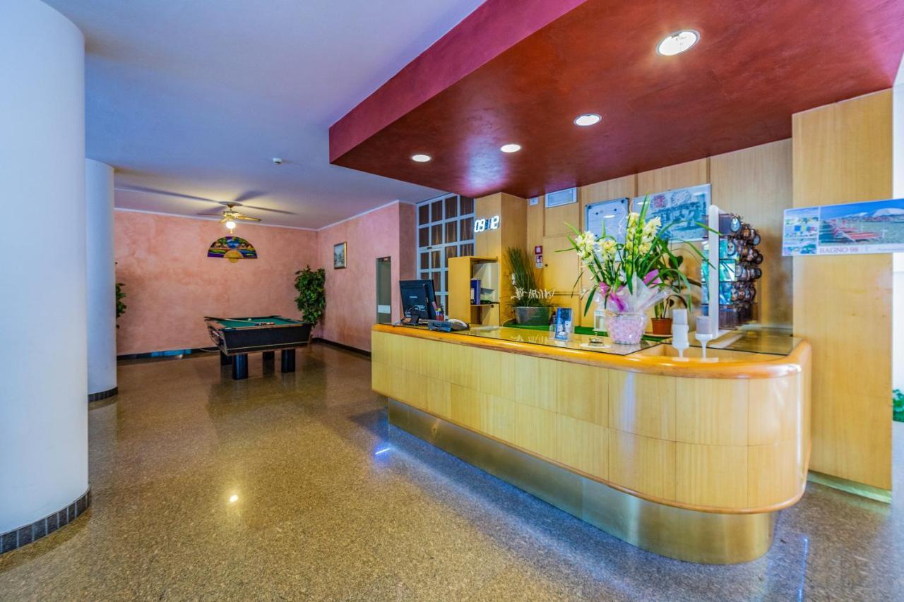 Hotel Beverly Rimini Esterno foto
